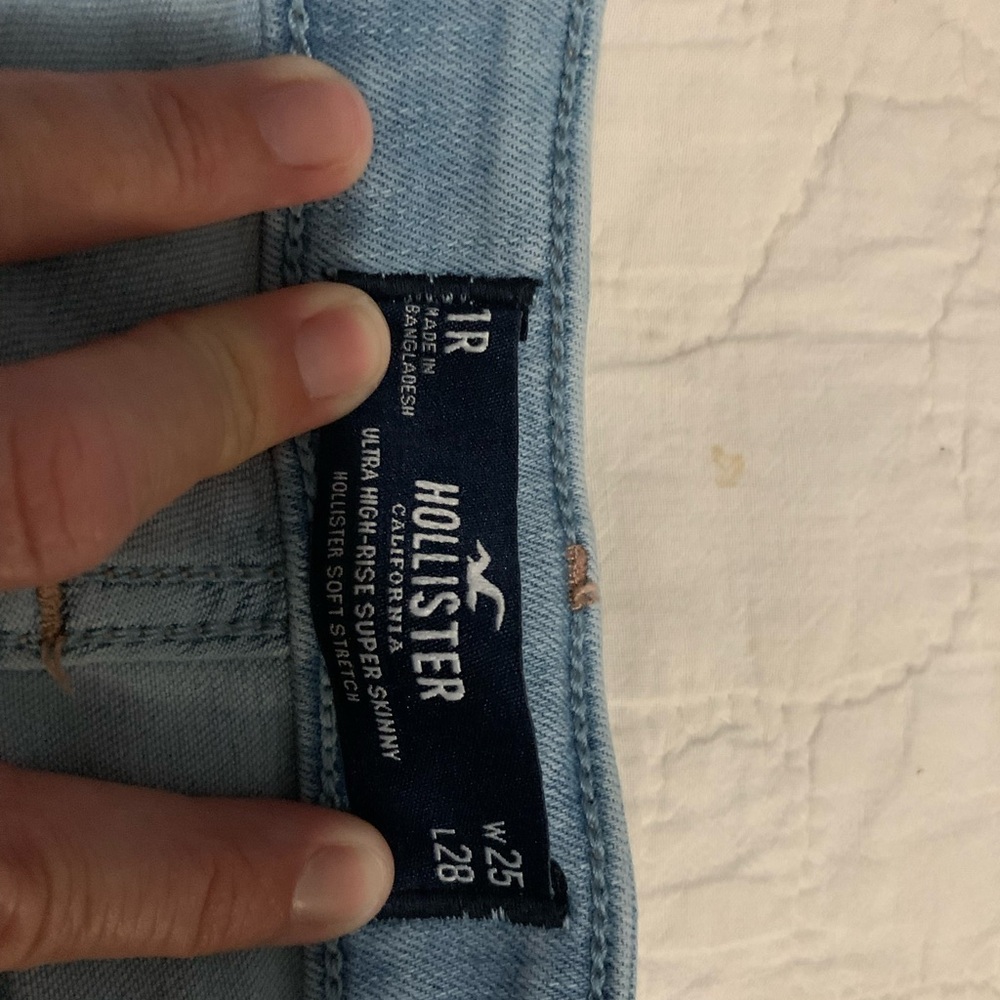 Hollister Women's Light Blue Skinny Jeans - Picture 2 of 5